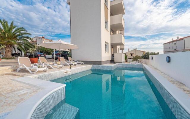 Star 5 modern & centrally ap for 4