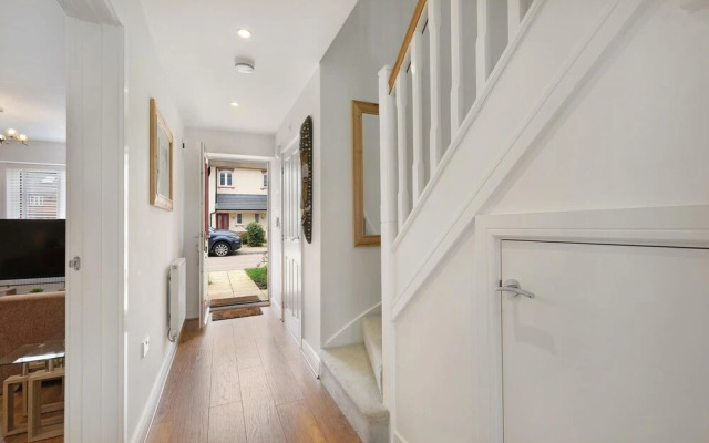 Oxlade Serviced Hse 3 Bedrms  6 singles