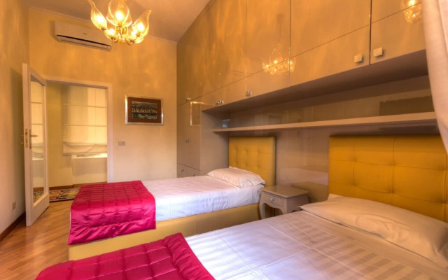 Spanish Steps Hills Apartment