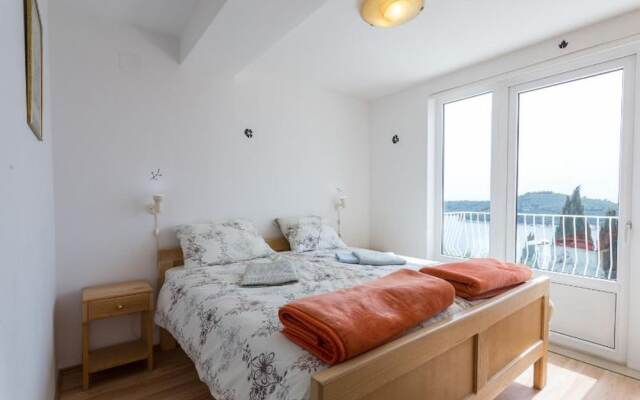 Charming Studio Apartment With Beautiful Panoramic sea View