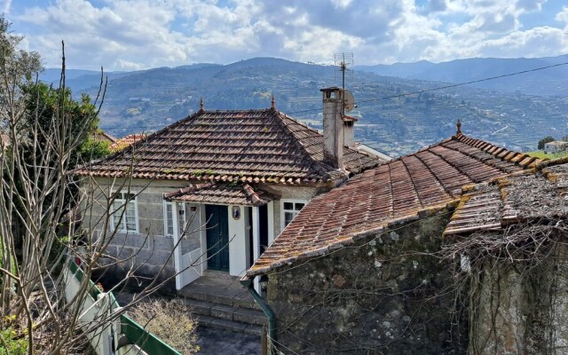 Charming 2-bed Cottage in Santa Marinha do Zêzere