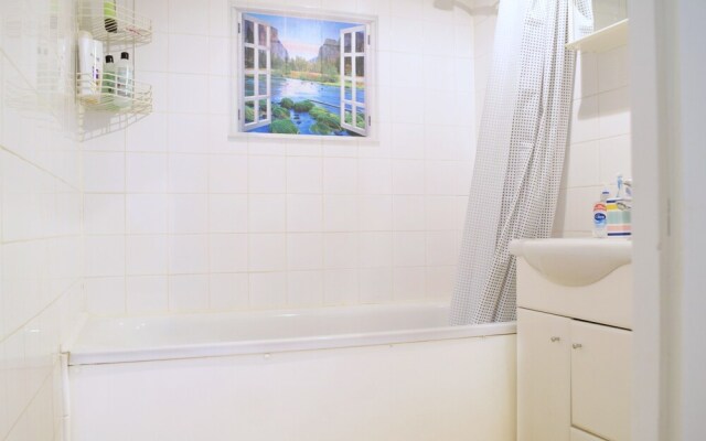 Comfortable 1 Bedroom Apartment With Great Connections
