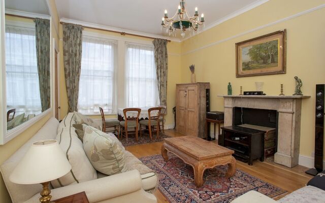 Gorgeous Central One Bed in Earls Court