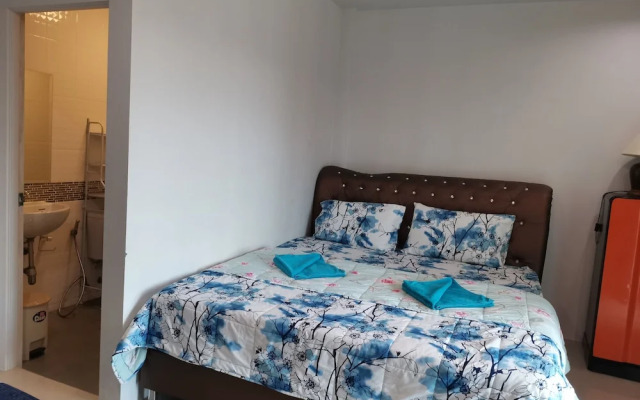 Mae-Porn Hostel