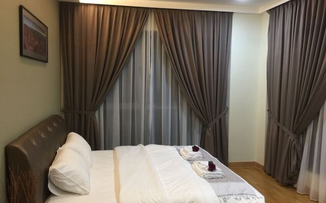 Teega Waterfront - Hello Kitty