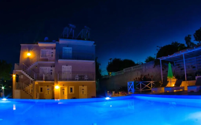 Kouros Apartments & Studios