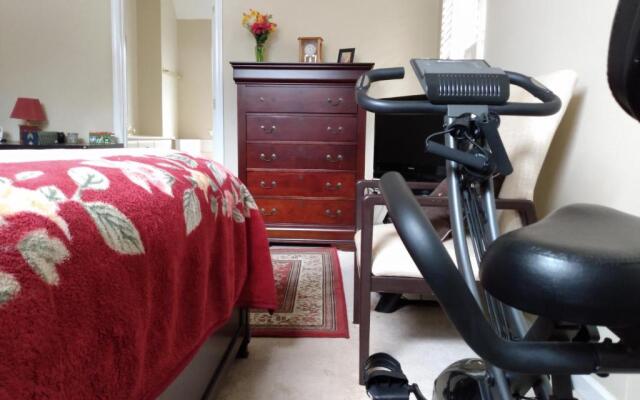 Private Room in Spanish Style Home