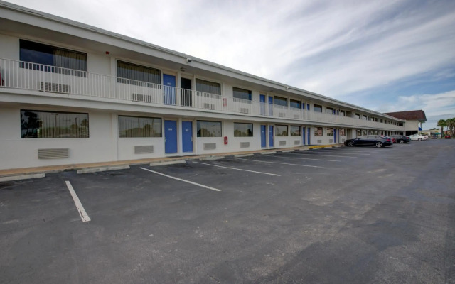 Motel 6 Cocoa Beach, FL