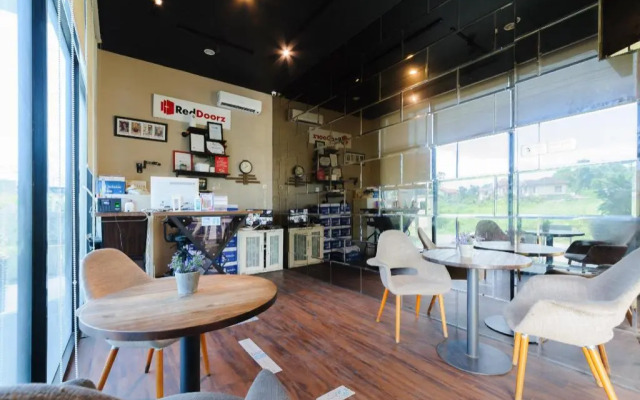 RedDoorz Plus near Universitas Sumatera Utara