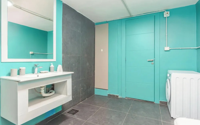 Flame 3-Bedroom Apartment in Mar Mikhael