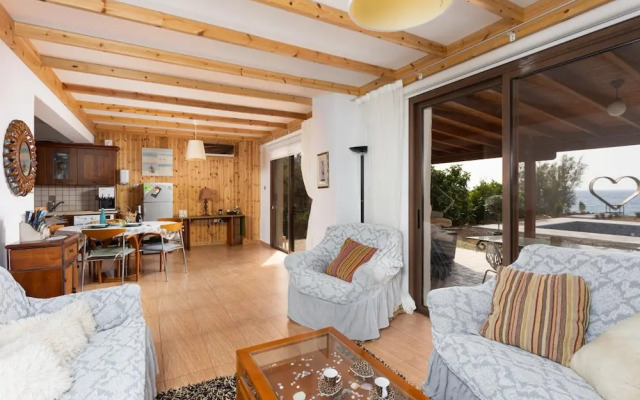 Villa Beach Heaven in Pomos