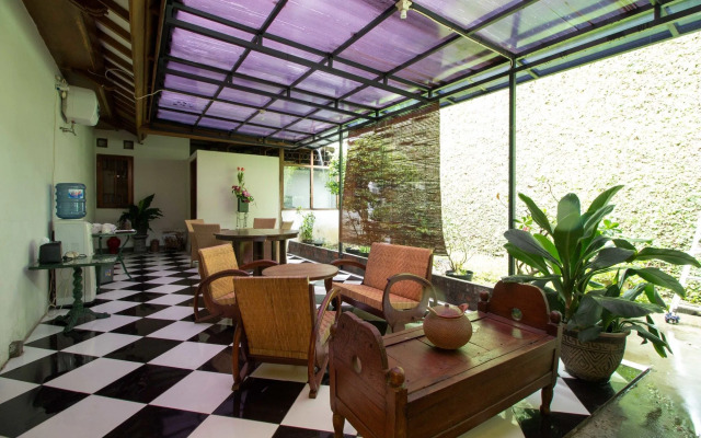 Santo Guest House by RedDoorz