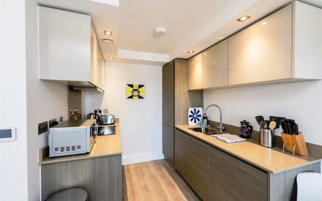 Flying Butler - Edgware Apartments