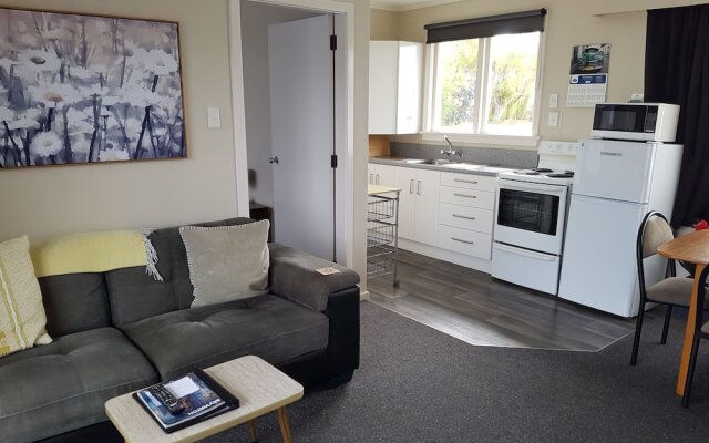 554 Moana Court Motel