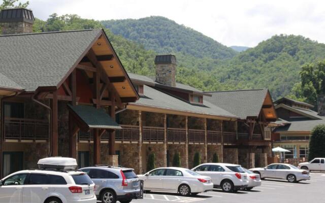 Greystone Lodge On the River