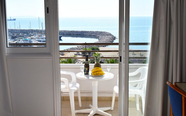 Sun Hall Beach Hotel Apts.