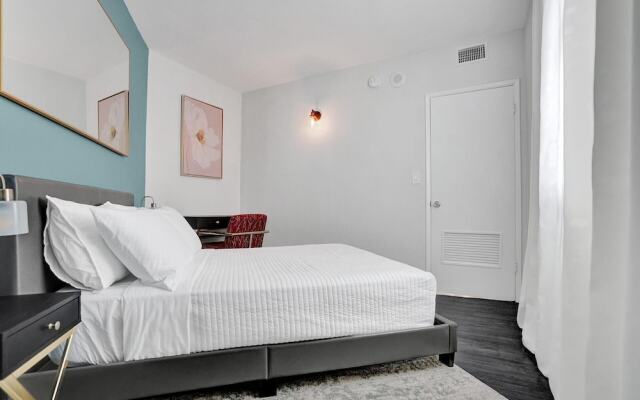 Sunny Isles 4 Bedrooms on the beach