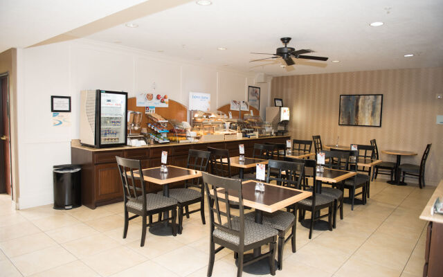 Holiday Inn Express Houston N-1960 Champions Area