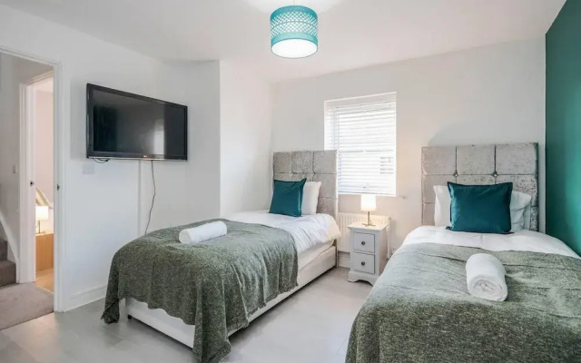 tms Cheerful 5bdr House! Thurrock! Free Parking!