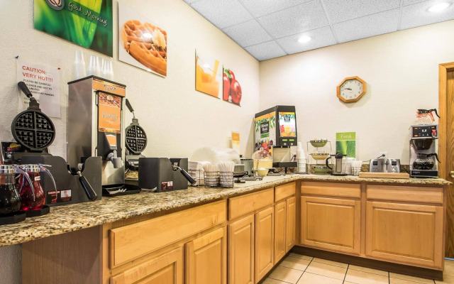 Quality Inn Mauston I-90