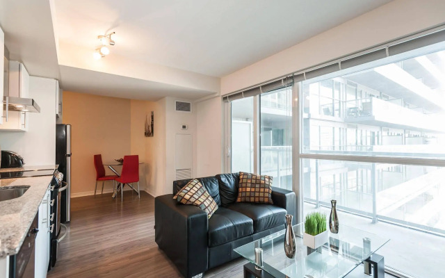 Life Suites - Front and Spadina