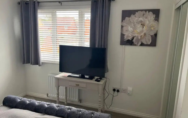 Remarkable 3-bed House in Wirral