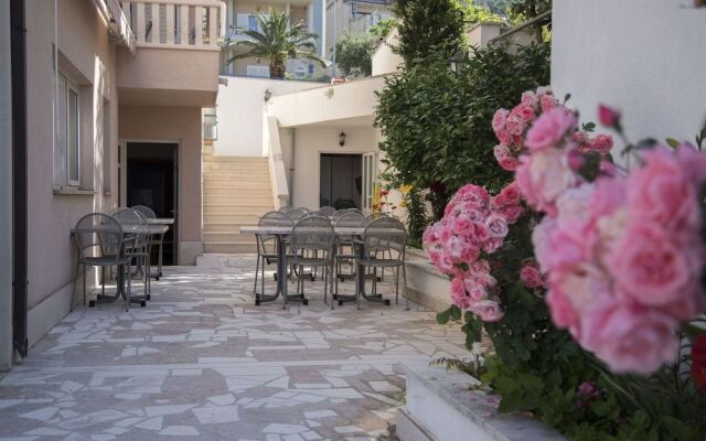 Apartments and Rooms Kapulica