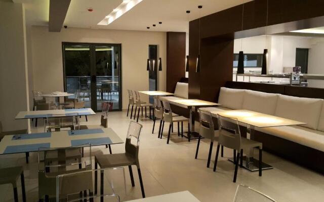 More Meni Cosmopolitan Hotel