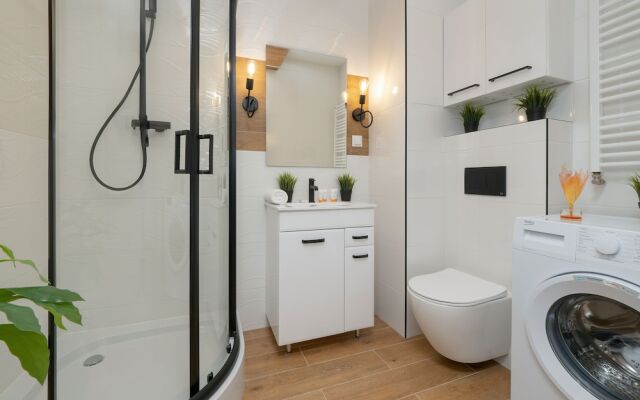 Modern Studio With Balcony by Renters