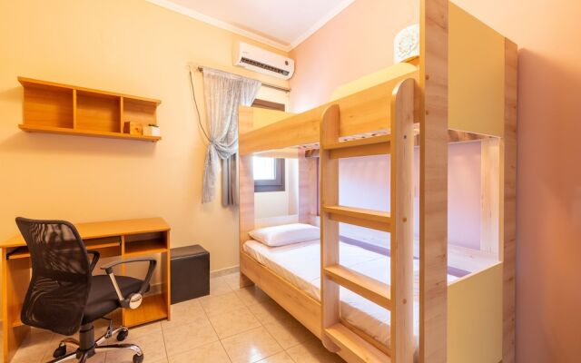 The Hillside Family Apartment