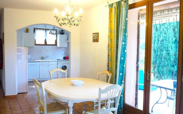 Holiday home with outdoor pool, Bédoin