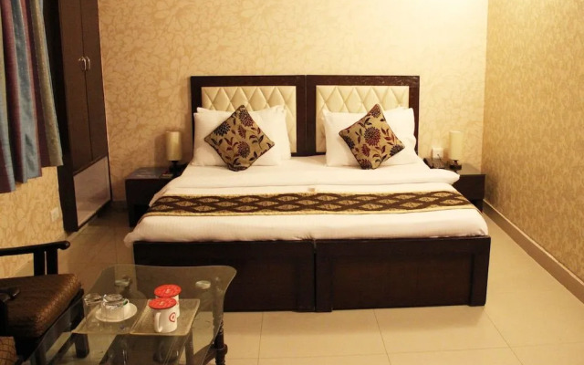 OYO 2407 Hotel Gera's M1