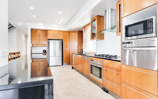 Lux Tropical Haven Mooloolaba Moonda5