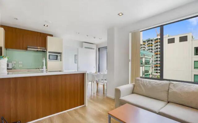 Central Two-Bedroom Apartment Close To Spark Arena
