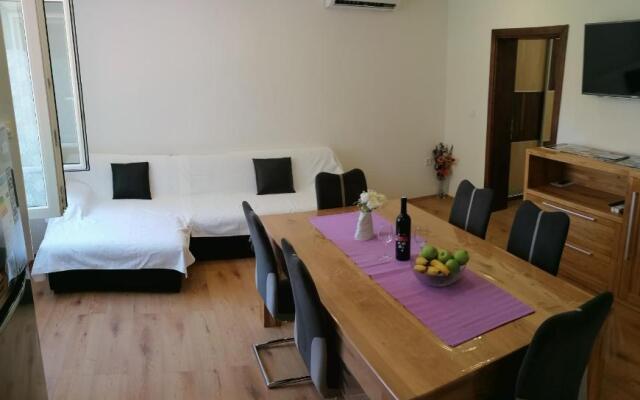 APARTMENT "B" 50 m from the beach