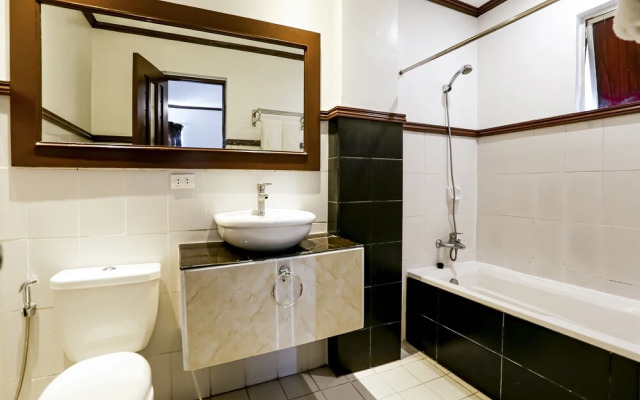OYO 759 Royal South Garden Suites