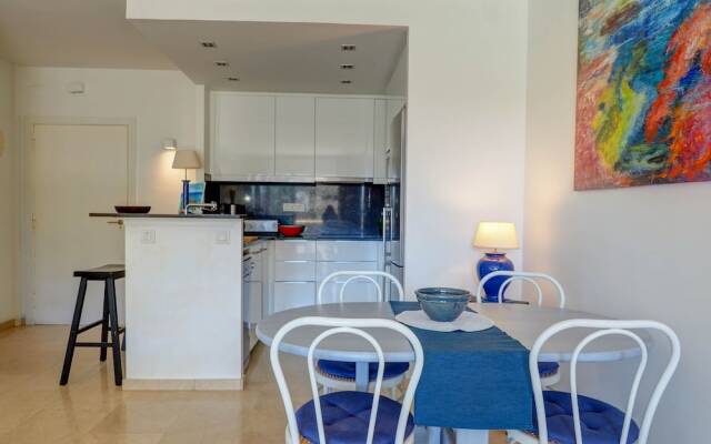 Mediterraneo Seaview Apartment by Hello Apartments Sitges