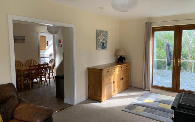 Secluded hilltop hideaway!