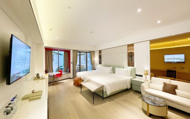 YOHO Resorts World Hotel