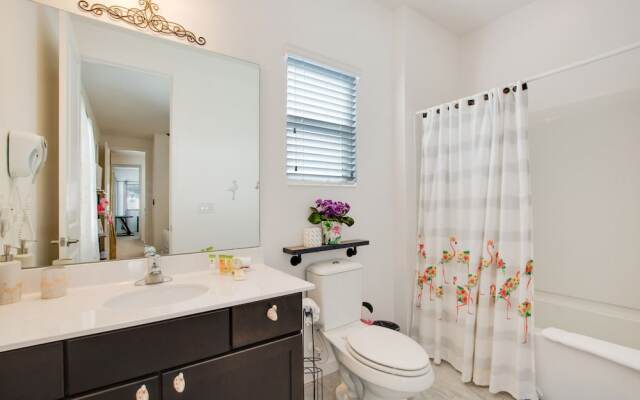 3910 Oakville Avenue