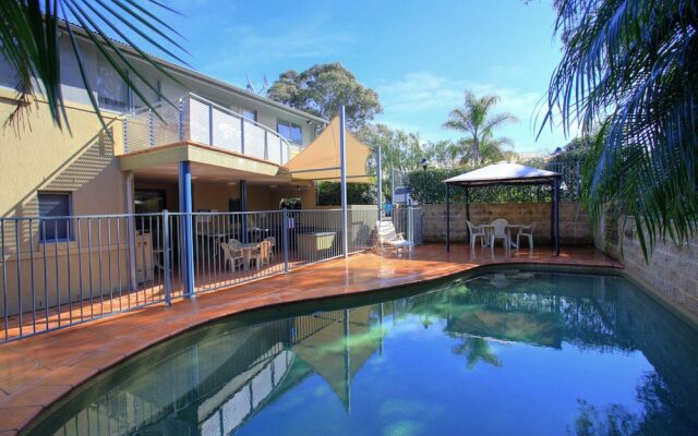 Travellers Motor Village