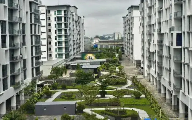 The Everly Lhesson Kuching