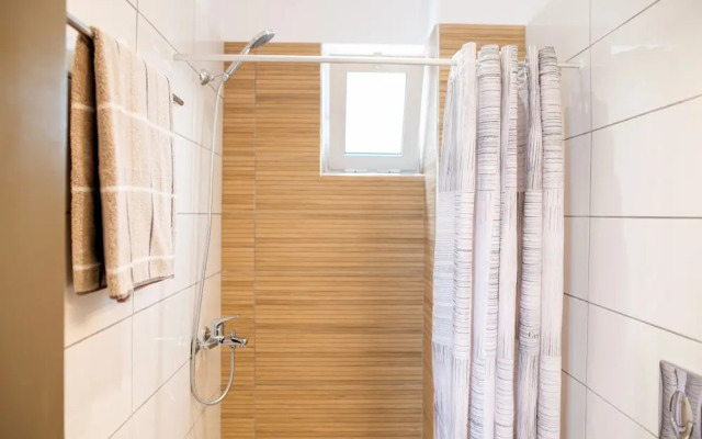 1 Bedroom Apartment Lambisea