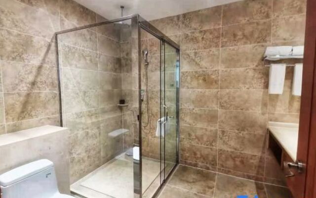 Qujing Longju Hotel (Zhanyi Passenger Terminal Branch)