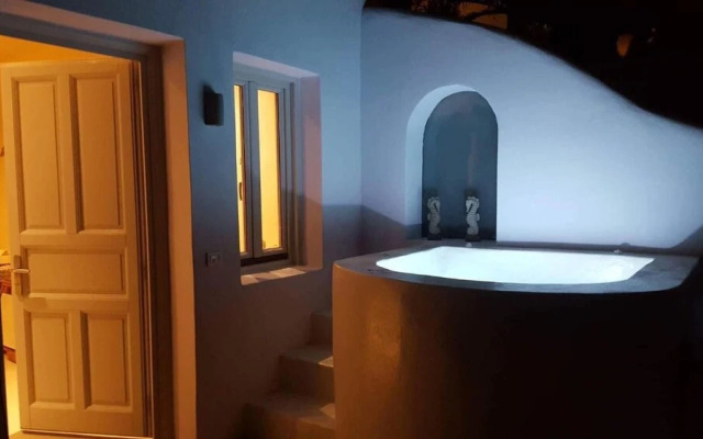 The Muse Of Santorini - Hot Tub Suites