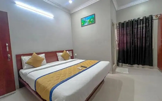 Fabhotel Gateway Suites