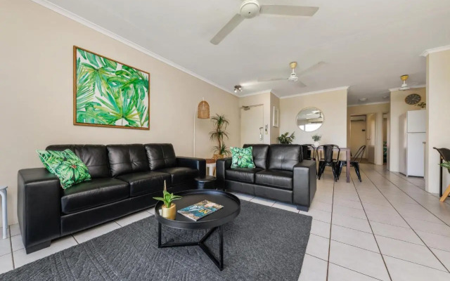 Charming CBD Apt 3bd 2bth - walk to Waterfront