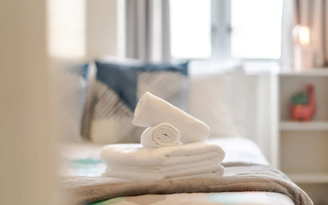 Warm & Cosy Two-Bedroom Apartment in CBD