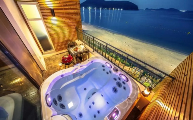 Geojedo Blue Hill Pension