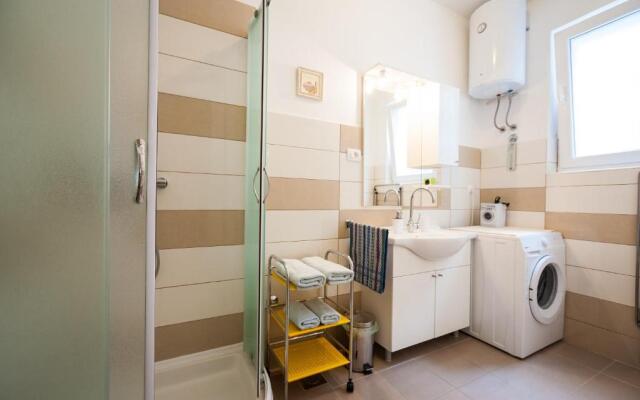 Vera Apartment with Seaview